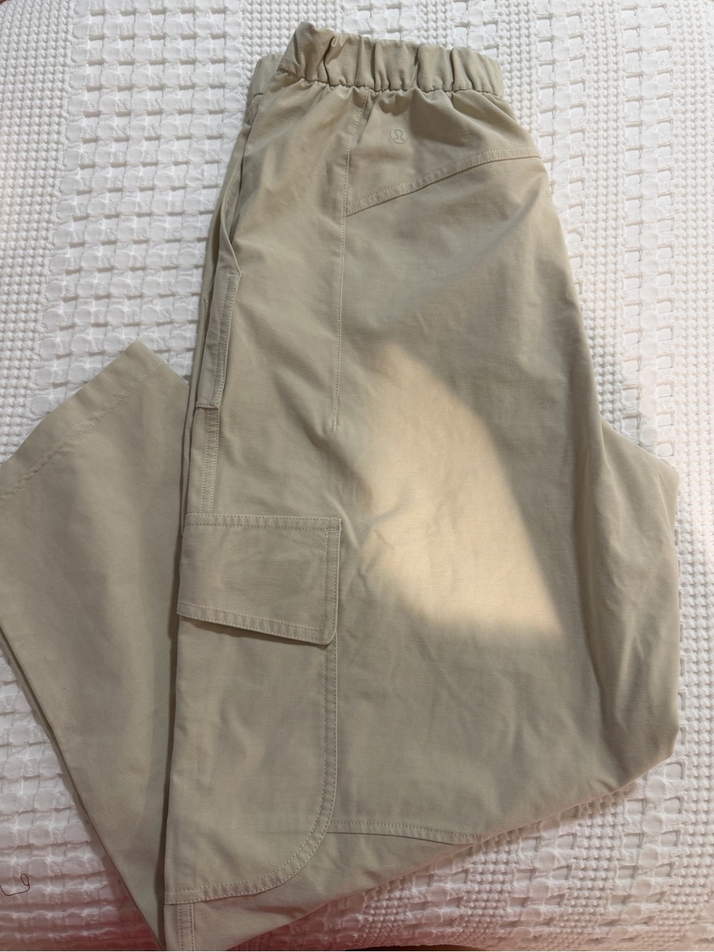 Woman’s Lululemon Elastic Waist Cargo Pants in Light Khaki